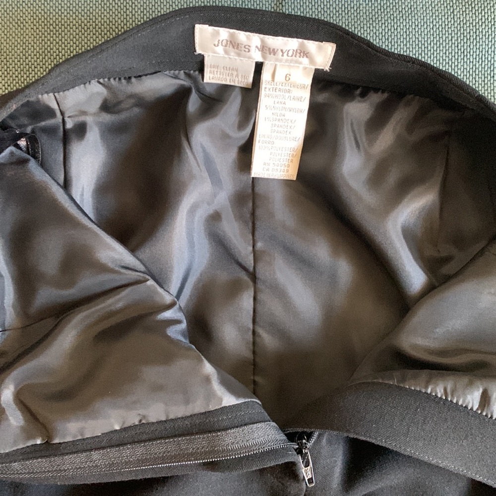 Classic wool skirt 36in long 19in wide - Picture 11 of 13